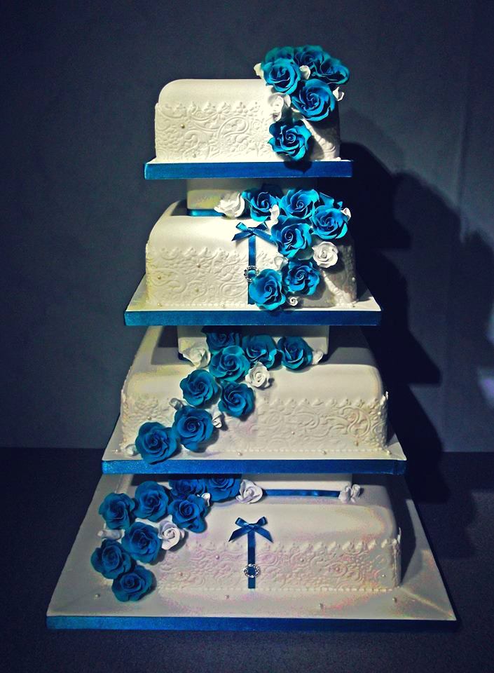 rose and lace wedding cake
