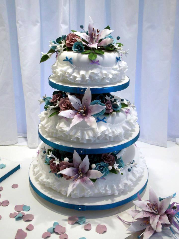 floral frills wedding cake