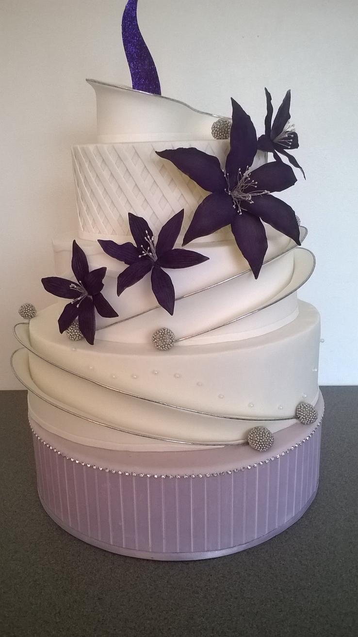 lily fantasy wedding cake