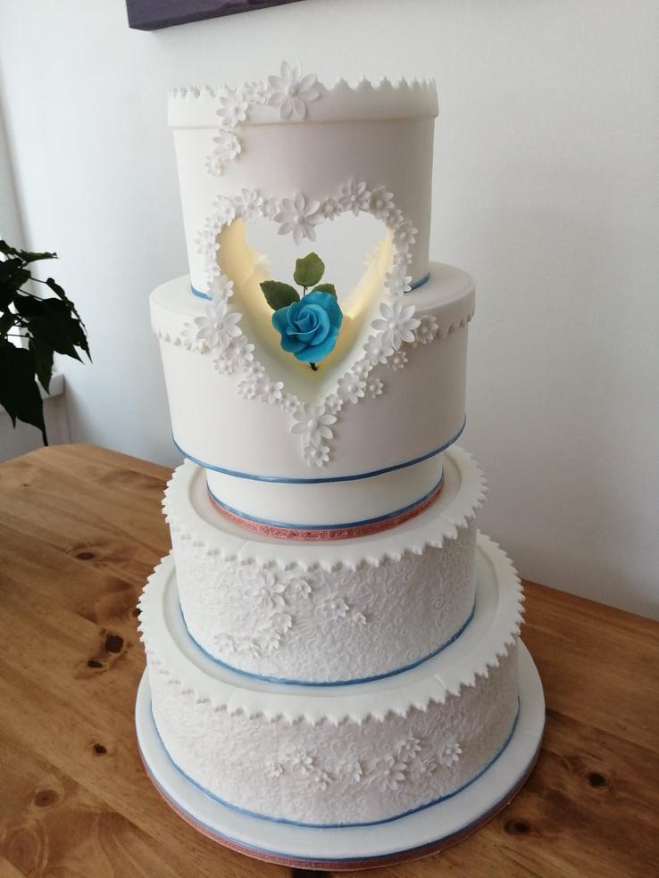 love heart wedding cake